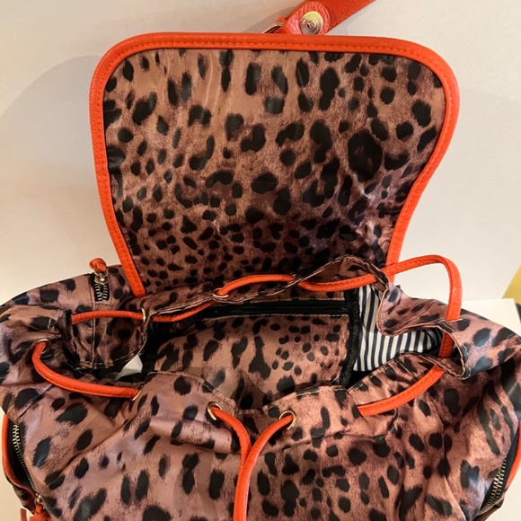 Oversized Leopard Backpack - Picture 5 of 5